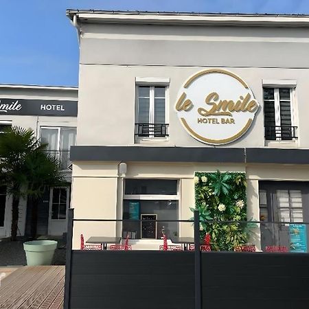 Hotel Le Smile Saint-Vincent-Sterlanges Экстерьер фото