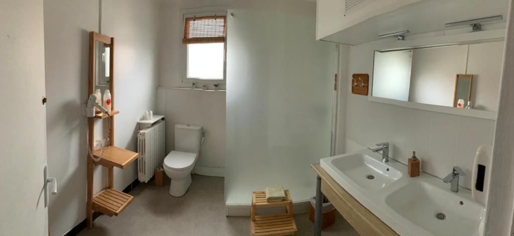 Hotel Le Smile Saint-Vincent-Sterlanges Экстерьер фото
