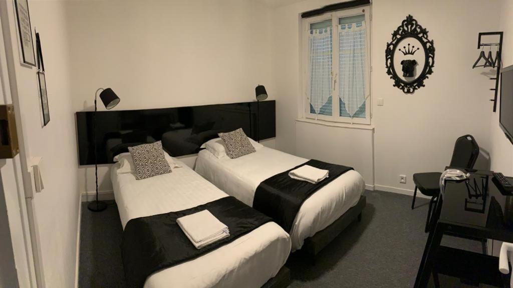 Hotel Le Smile Saint-Vincent-Sterlanges Экстерьер фото