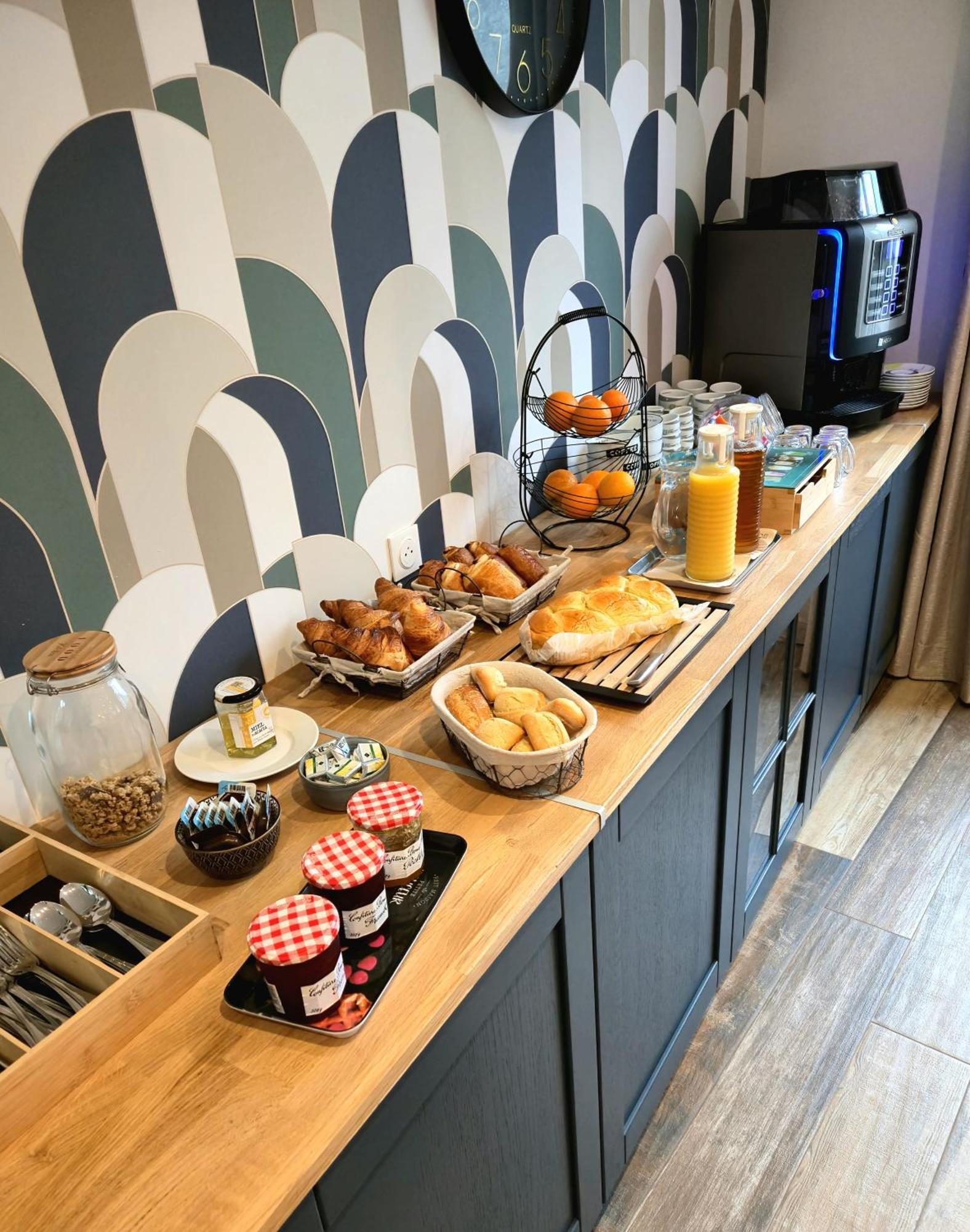 Hotel Le Smile Saint-Vincent-Sterlanges Экстерьер фото